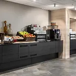 Quality Airport 4*