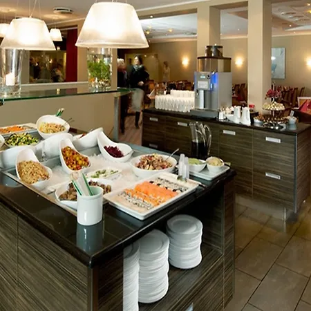 Quality Airport Hotel 4*
