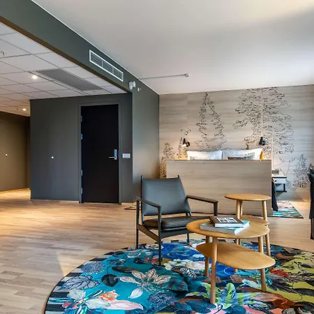Hotel Quality Airport 4*