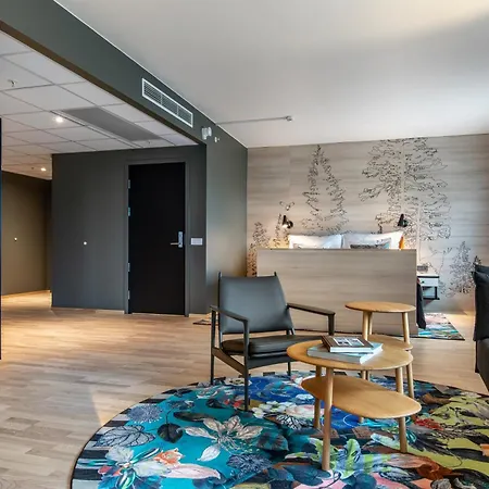 Hotel Quality Airport 4*