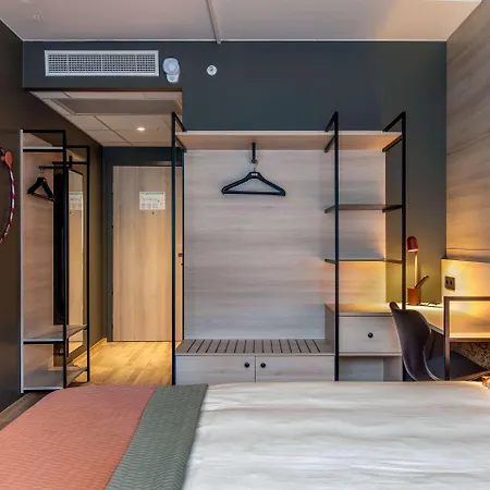 Quality Airport Hotel 4*