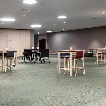 Hotel Quality Airport 4*