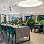 Quality Airport 4*